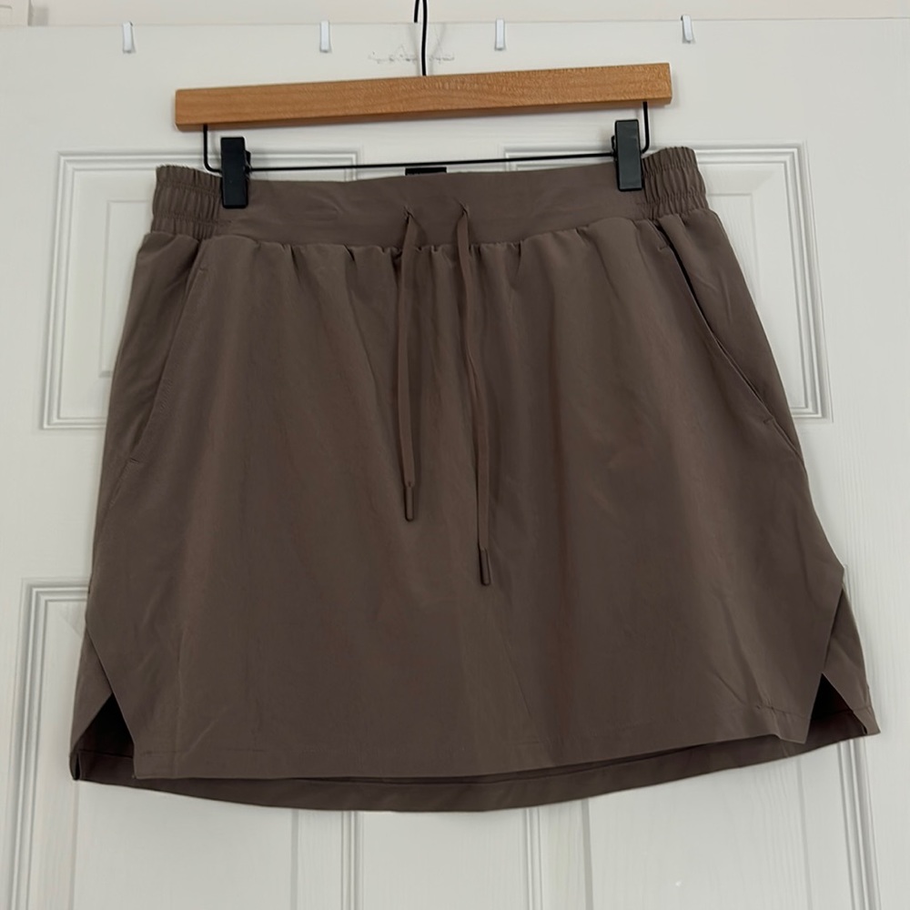 All in motion skort, tan/brown, medium, pockets